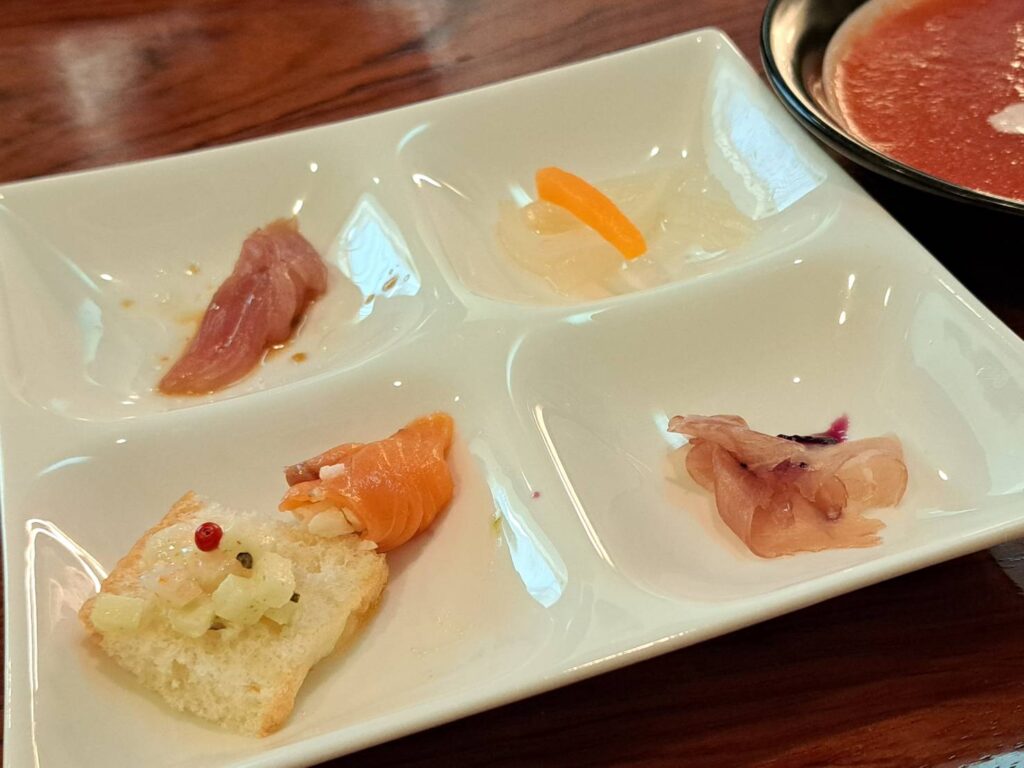 彩り豊かな前菜のお料理も楽しみながら歓談しました